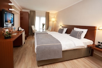 mira otel alsancak