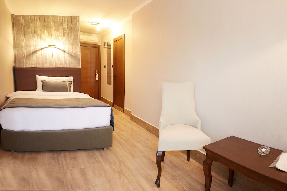 mira otel alsancak