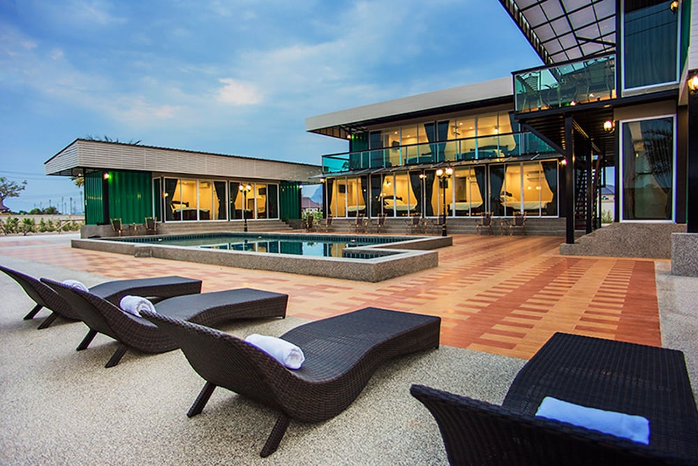 royal graces pool villas