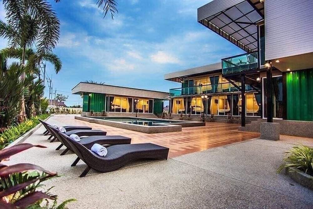 royal graces pool villas