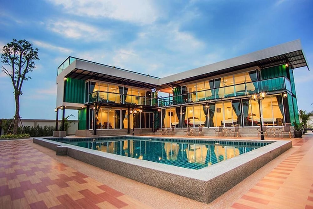 royal graces pool villas