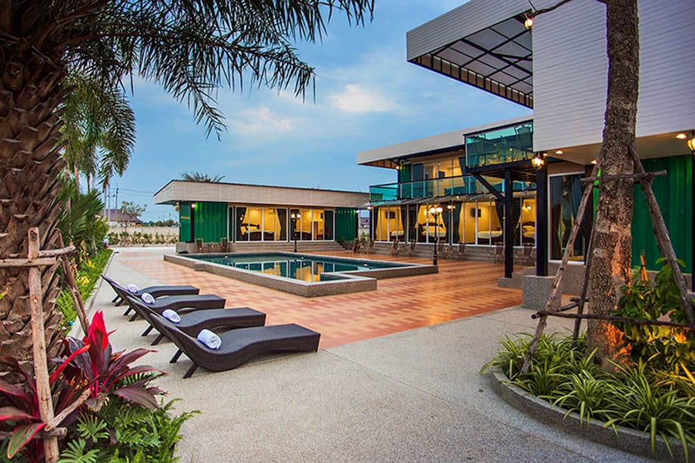 royal graces pool villas