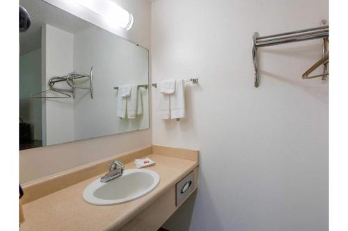 oyo woodland hotel and suites