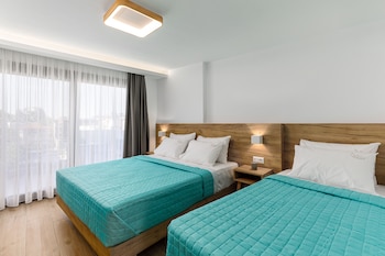 anassa suites