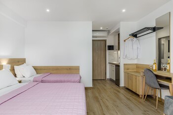 anassa suites