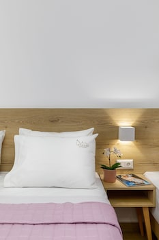 anassa suites