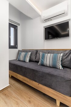 anassa suites