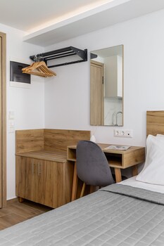 anassa suites