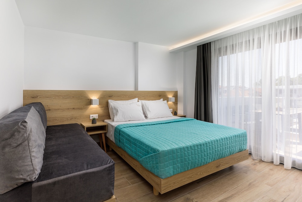 anassa suites