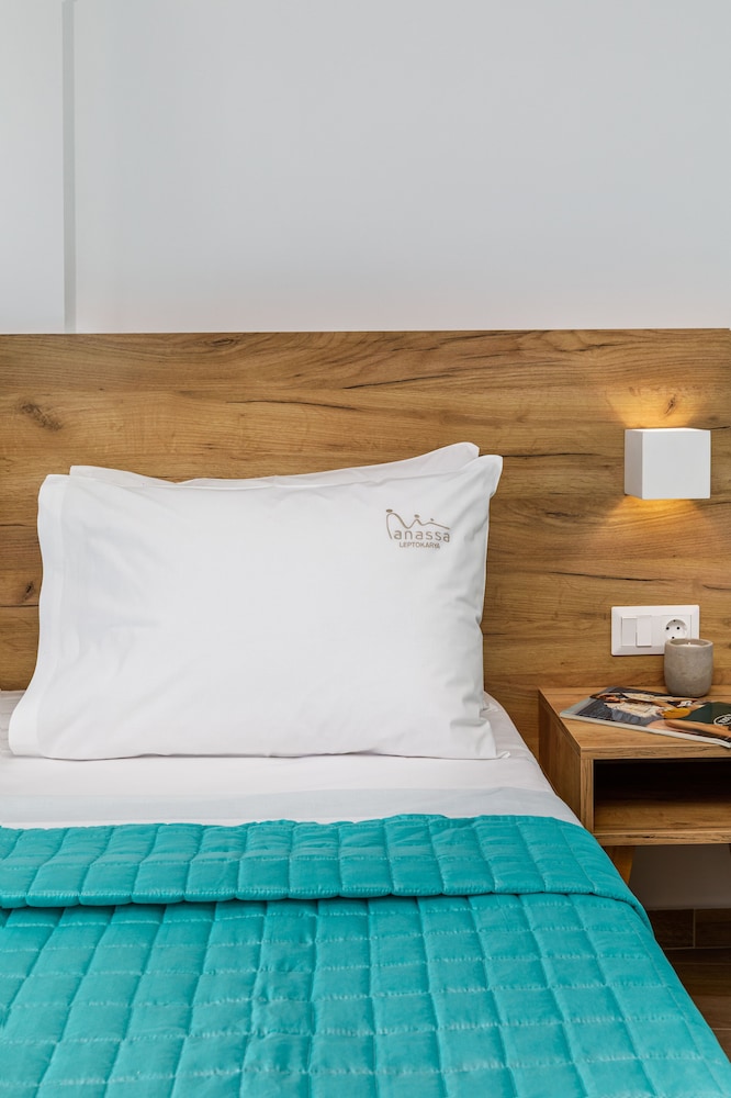 anassa suites