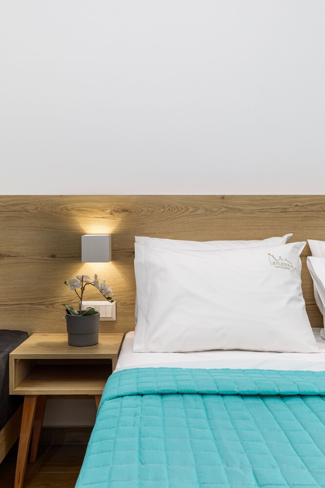 anassa suites