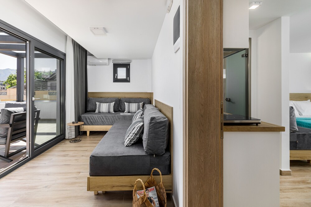 anassa suites