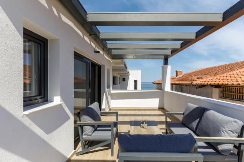 anassa suites