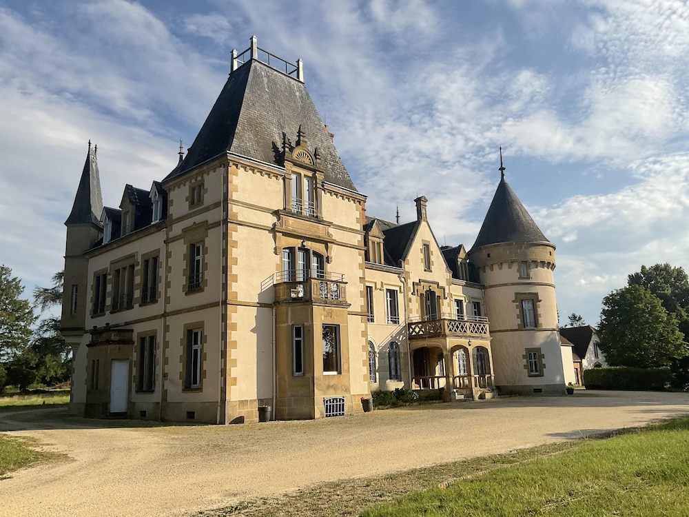 chateau tout y fault