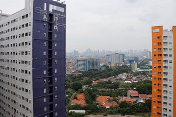 homey and cozy stay 2br at green pramuka city apartment