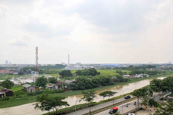 comfy and tidy studio at riverview jababeka apartment