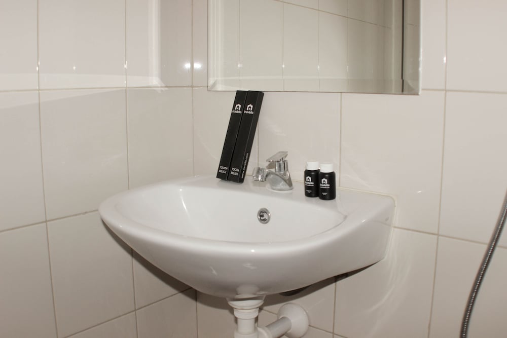 comfy and tidy studio at riverview jababeka apartment