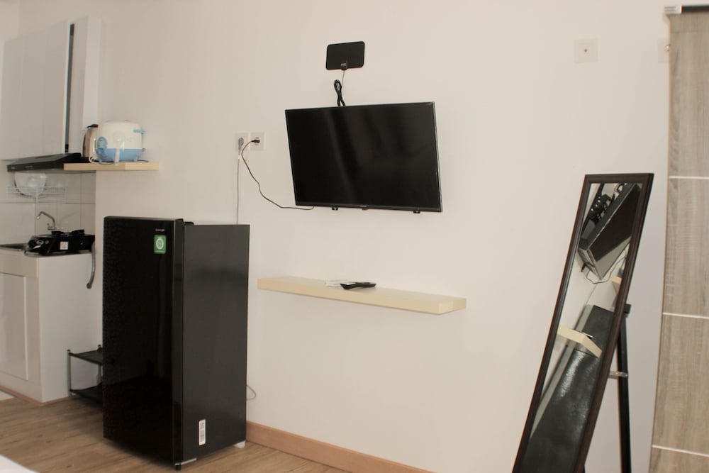 comfy and tidy studio at riverview jababeka apartment