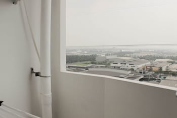 comfy and tidy studio at riverview jababeka apartment