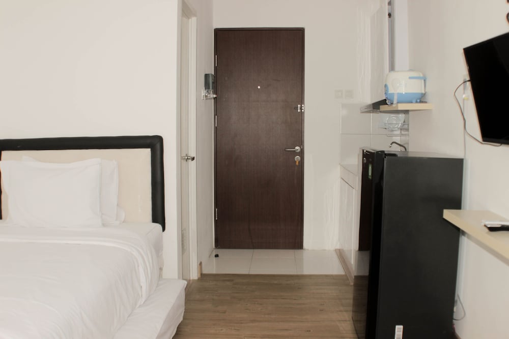 comfy and tidy studio at riverview jababeka apartment