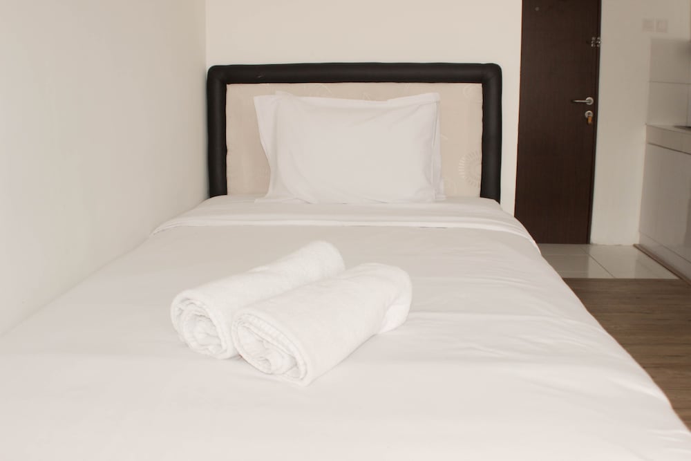 comfy and tidy studio at riverview jababeka apartment