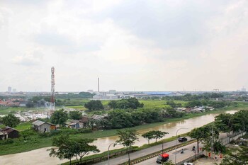 comfy and tidy studio at riverview jababeka apartment
