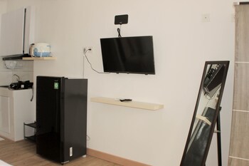 comfy and tidy studio at riverview jababeka apartment