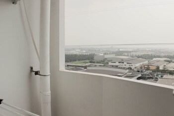 comfy and tidy studio at riverview jababeka apartment