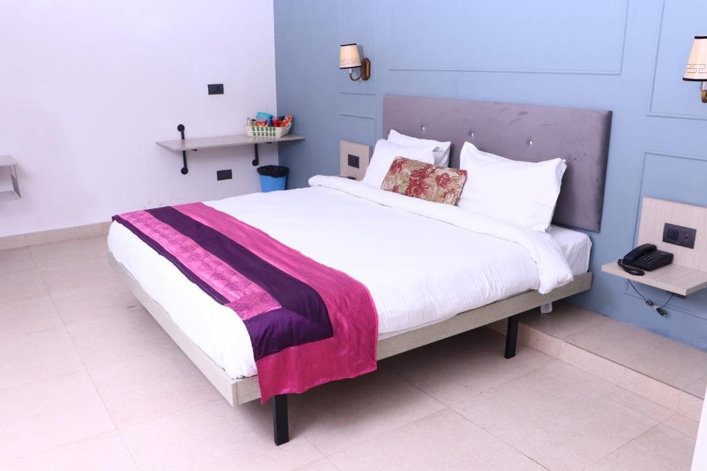 Virohaa Garden Hotel,Ghaziabad>>Delhi,3 star