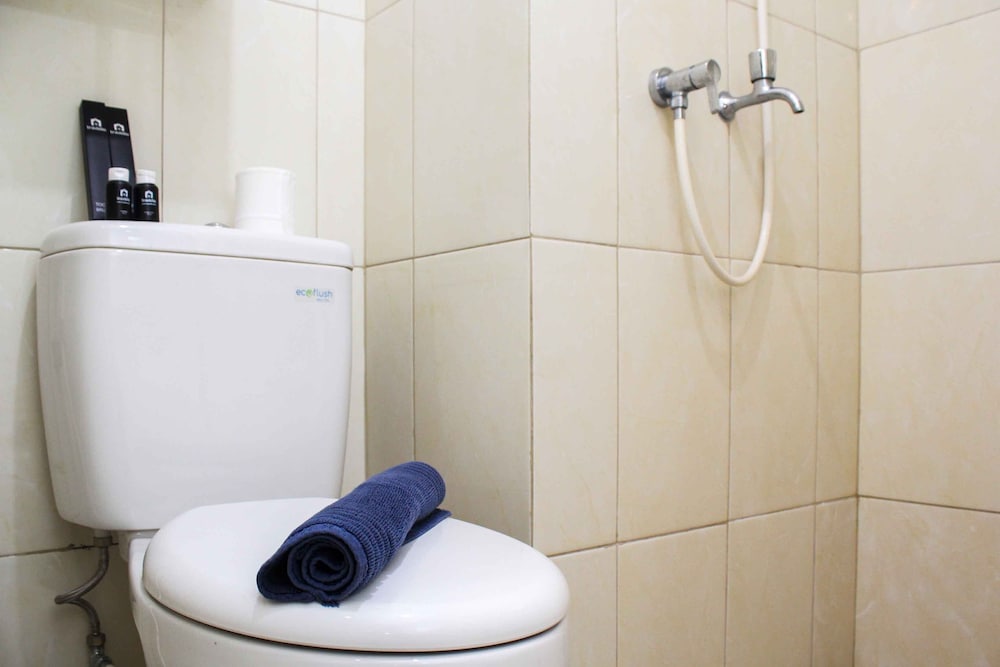 nice and cozy studio apartment at springlake summarecon bekasi