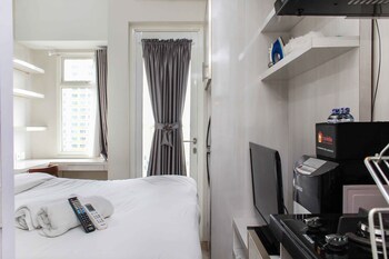 nice and cozy studio apartment at springlake summarecon bekasi