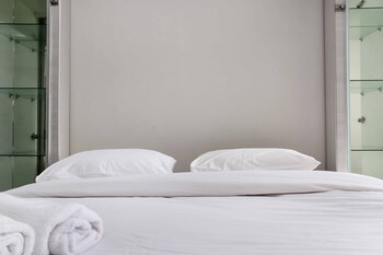 nice and cozy studio apartment at springlake summarecon bekasi