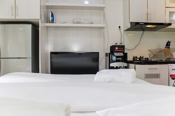 nice and cozy studio apartment at springlake summarecon bekasi