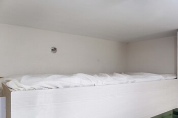 nice and cozy studio apartment at springlake summarecon bekasi
