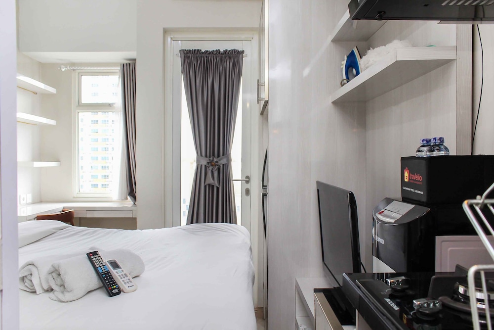 nice and cozy studio apartment at springlake summarecon bekasi