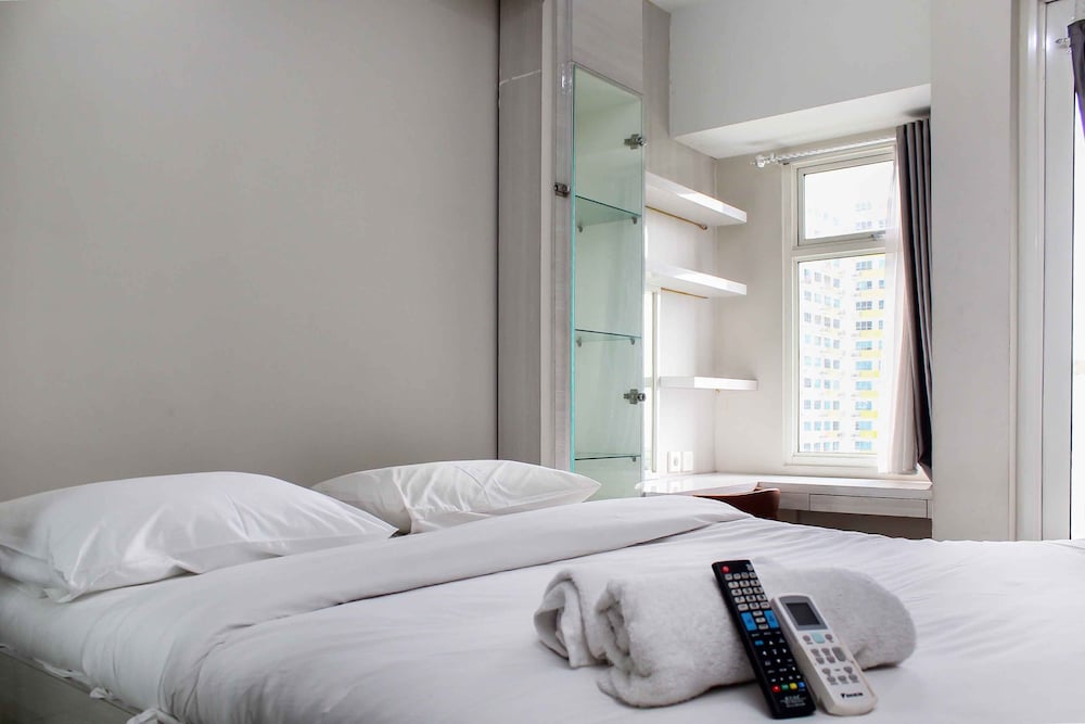 nice and cozy studio apartment at springlake summarecon bekasi
