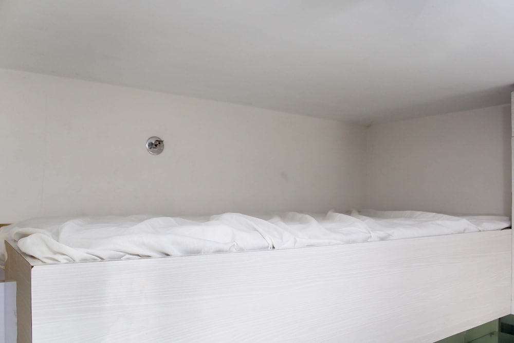 nice and cozy studio apartment at springlake summarecon bekasi