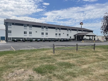 countryside inn and suites