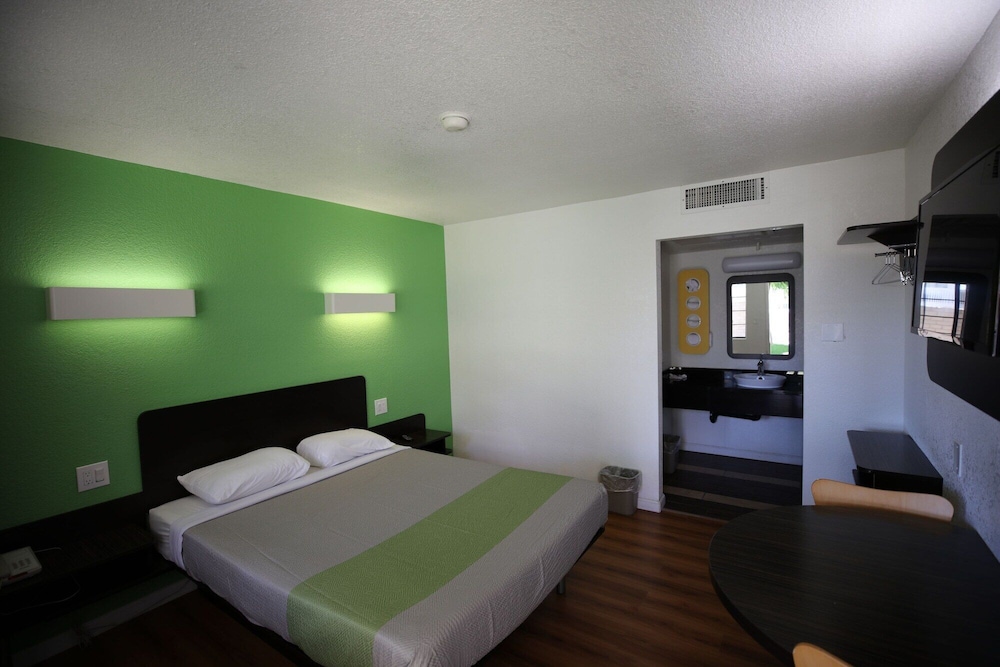 studio 6 barstow ca