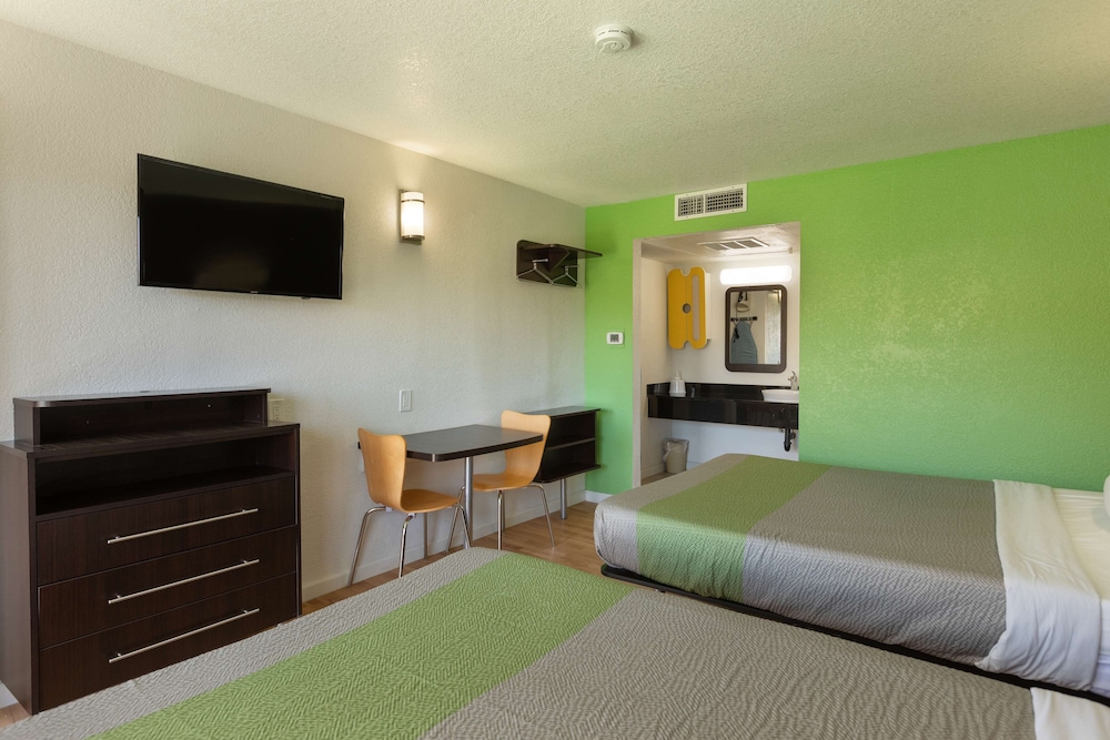 studio 6 barstow ca