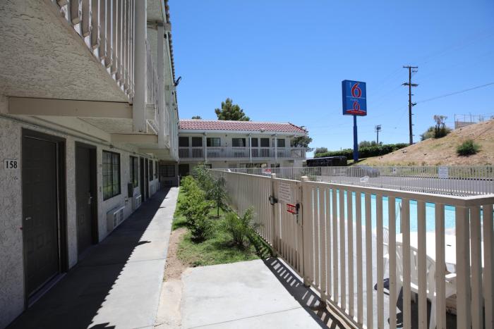 studio 6 barstow ca
