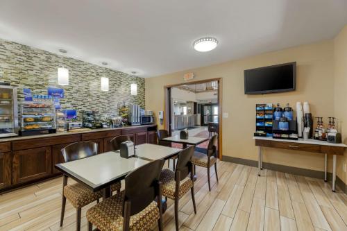 best western falcon plaza bowling green
