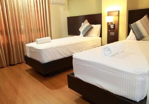 lorenzzo suites hotel