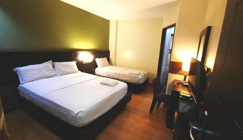 lorenzzo suites hotel