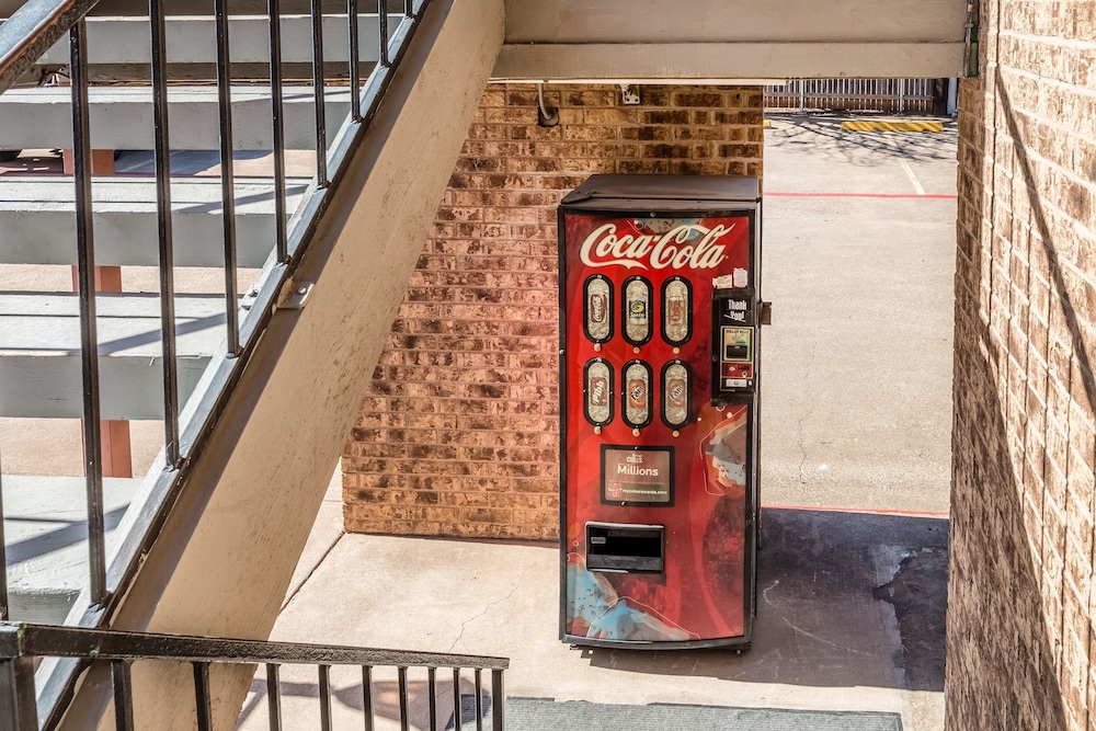 motel 6 arlington tx uta