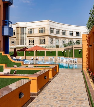 royal day plaza hotel