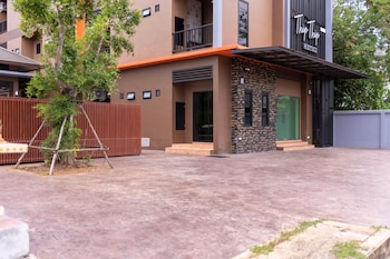 thip thip hotel
