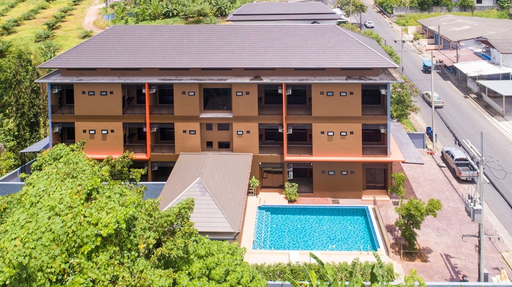 thip thip hotel