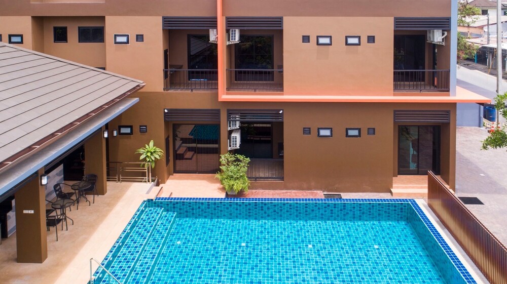 thip thip hotel