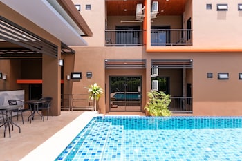 thip thip hotel